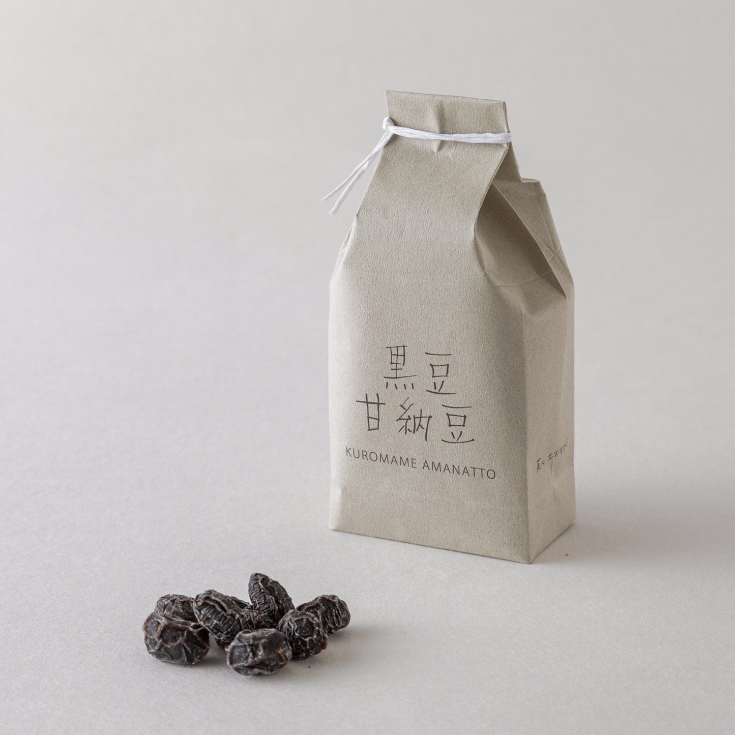 和三盆くるみ 1袋 ・ 黒豆甘納豆 1袋 ・ tea ほうじ茶 1袋(化粧箱入)