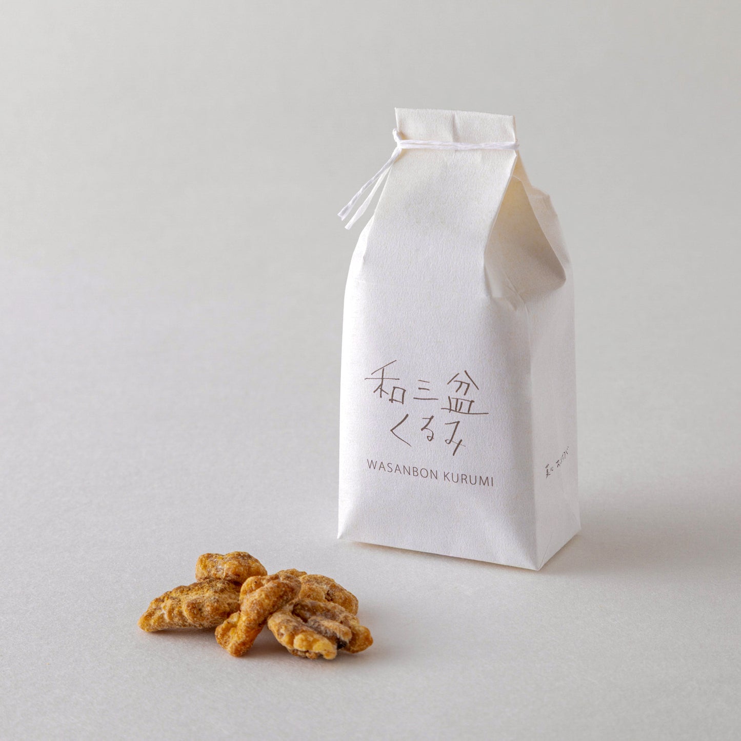 和三盆くるみ 1袋 ・ 黒豆甘納豆 1袋 ・ tea ほうじ茶 1袋（化粧箱入）